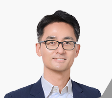 Youn Kyu Park Photo